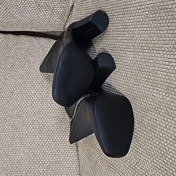 Brand new never worn steve madden boots - Picture 3 of 4